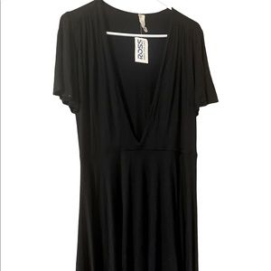Black v-neck dress, Size M-L. NWT